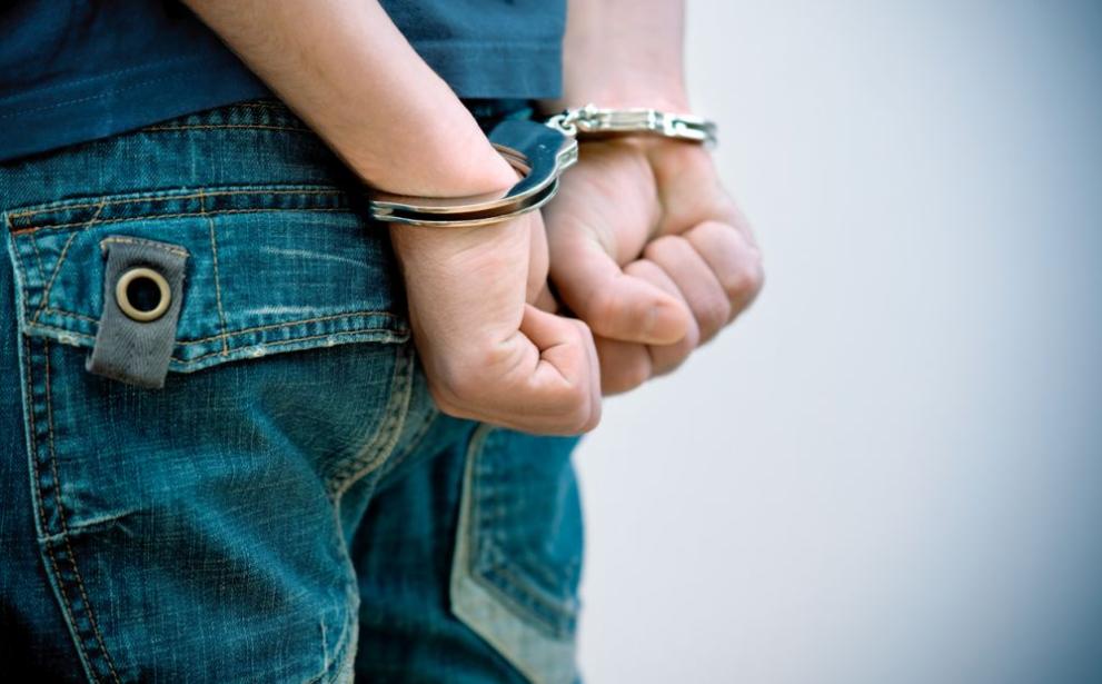 19-годишен младеж заплаши с нож баба си и дядо си