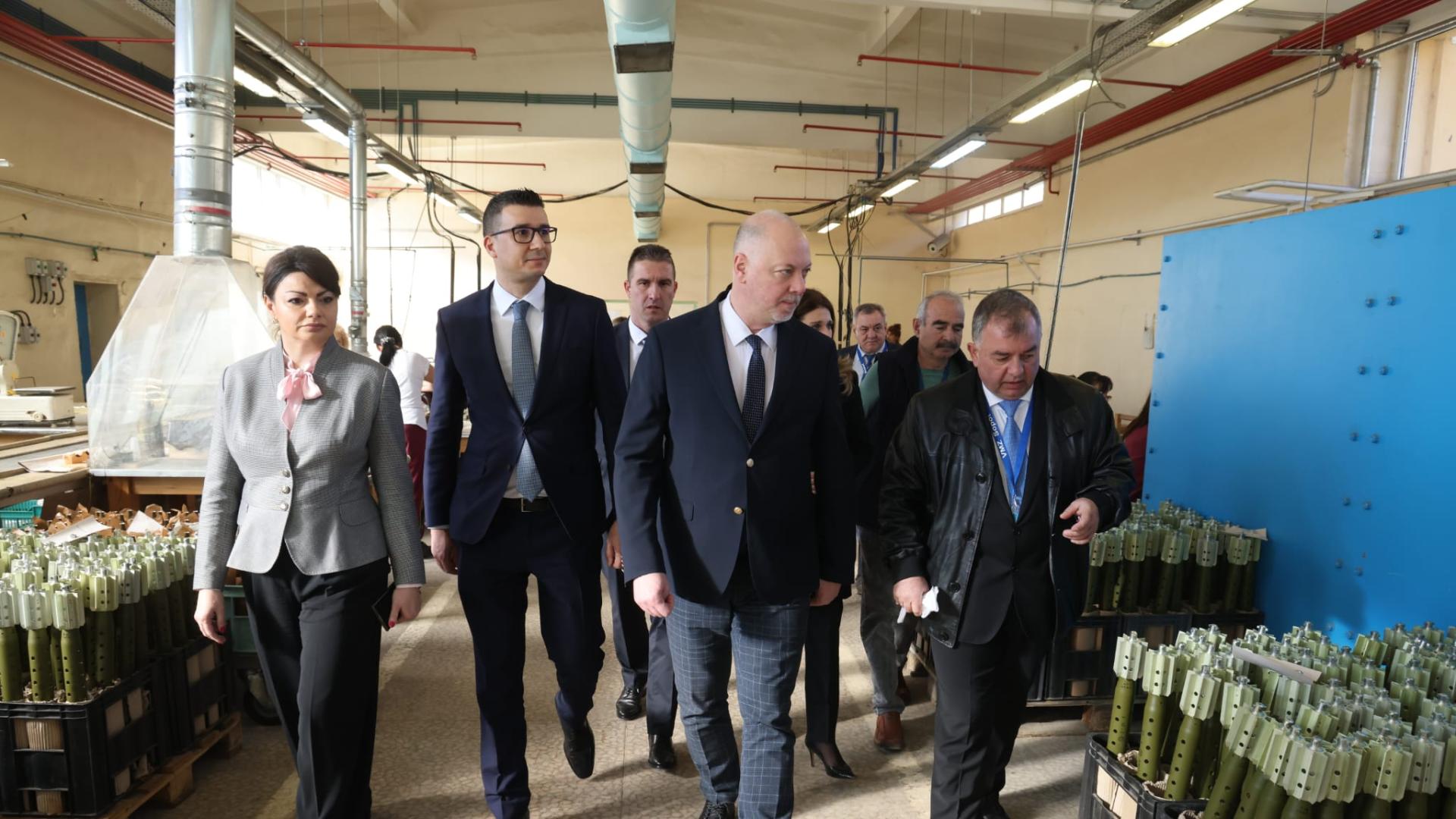 Премиерът Росен Желязков посети производствената база на ВМЗ Сопот в Иганово