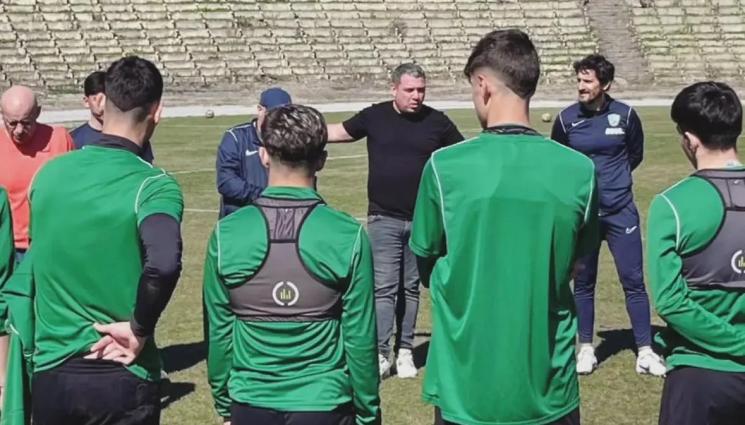 Банато - Банато хвърля кърпата, продава Берое на чужденци