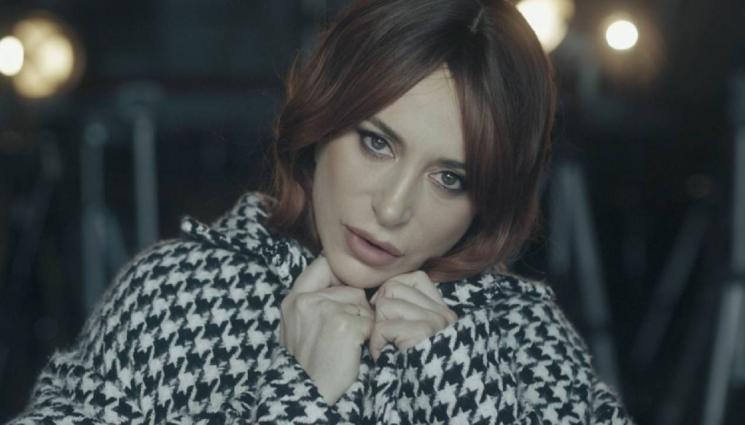 Ваня Щерева - Актрисата и певица Ваня Щерева пред