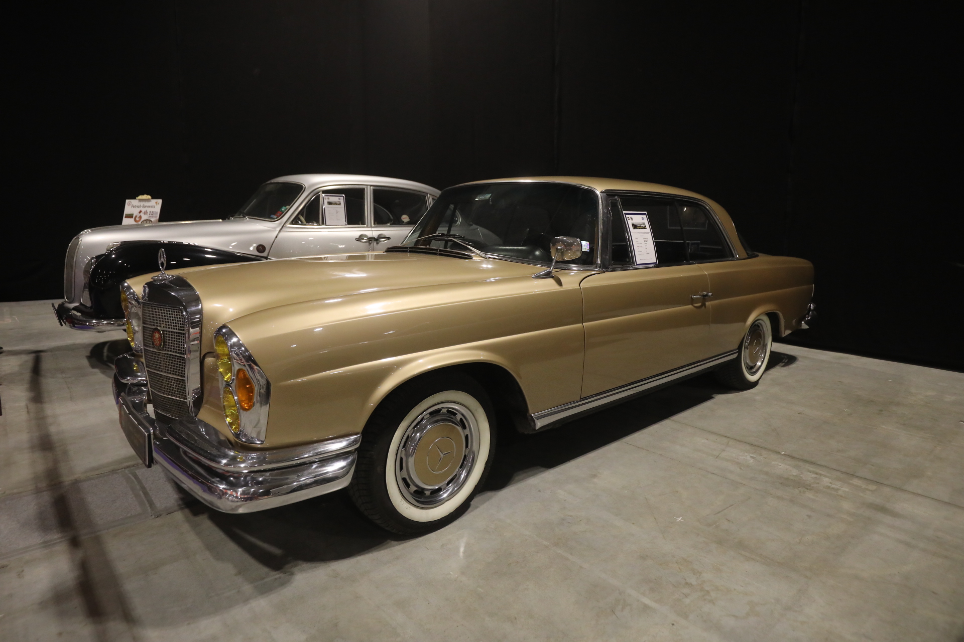 <p>Изложение на ретро автомобили в "Интер Експо Център" София&nbsp;</p>