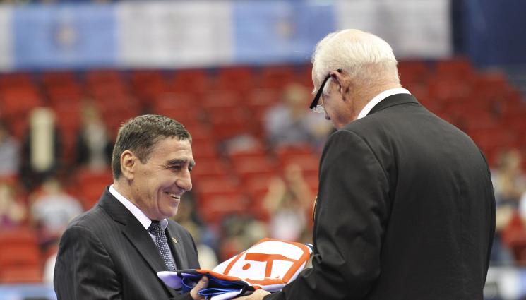 Стоян Димитров - Президентът на БФ Скокове на батут Стоян Димитров вече е почетен член на ФИГ