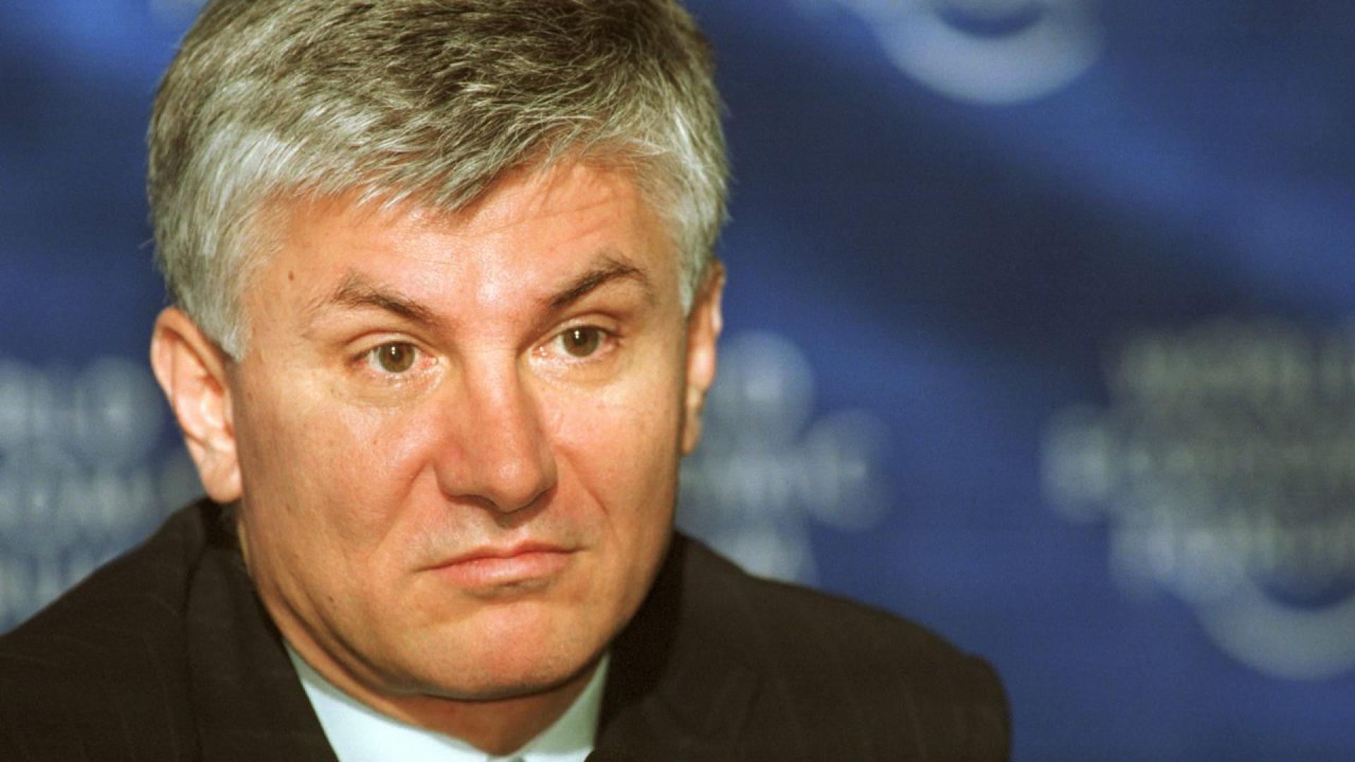 На 12 март 2003 г е убит премиерът на република