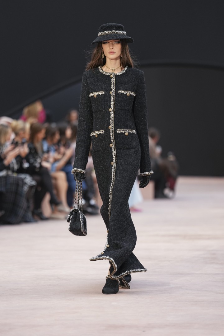 <p>Haute Couture колекцията на Chanel за сезон есен-зима 2025/26 бе представена в Париж пред отбрани VIP гости.</p>