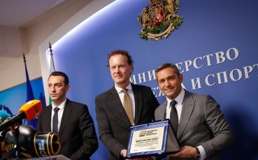 Министър Иван Пешев се срещна с президента на Световния бокс Борис ван дер Ворст