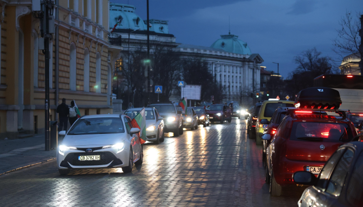 кола - ЗАРАДИ СКАНДАЛА С БЮЛЕТИНИТЕ: Автошествие на