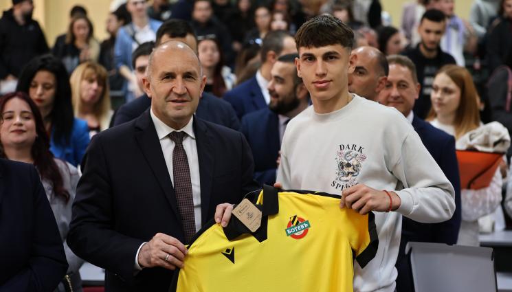 Румен Радев Ботев Пловдив - „Канарчетата” пишат писмо на президента за Зингаревич