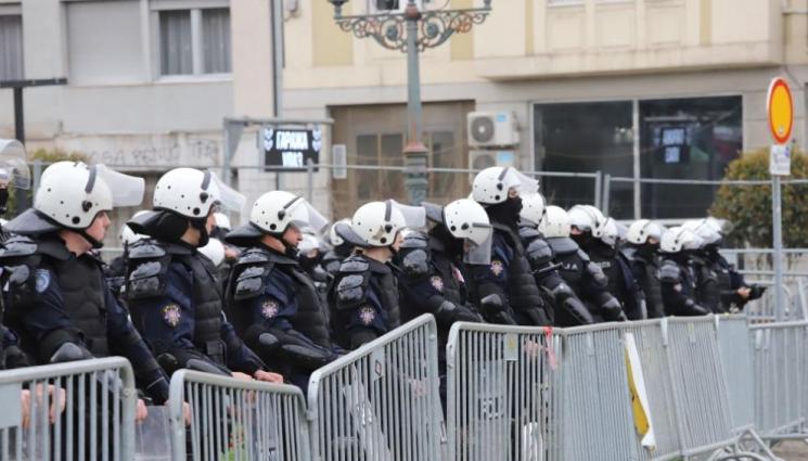 Сърбия протест - ПО ВРЕМЕ НА МАСОВИЯ ПРОТЕСТ В СЪРБИЯ: Задържан е черногорски депутат!