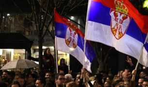 Управляващите в Сърбия готвят блокада в Нови Сад