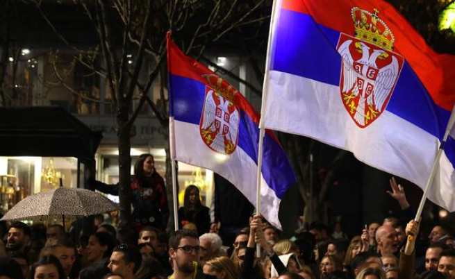 Управляващите в Сърбия готвят блокада в Нови Сад