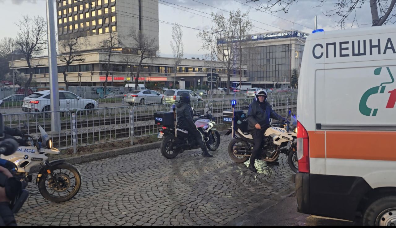 <p>Огромна е трагедията в Северна Македония. 59 младежи загинаха при пожар в дискотека в град Кочани. Ранените са 155, някои от които тежко. Огънят лумва в разгара на концерт на популярна хип-хоп група.</p>