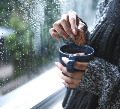 Дъждовното време често е свързано с усещане за тъга умора