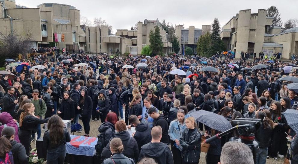 Гневни граждани нападнаха и разбиха кафе-бара в Кочани. Собственик на