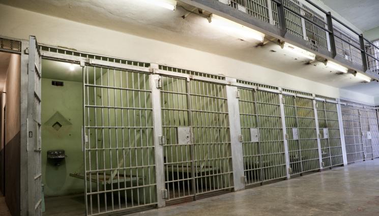 затвор - Осъдиха извършителите на жестоко убийство в Добрич