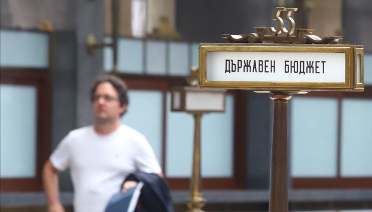 бюджет - БЮДЖЕТ 2025: Търсят 200 млн. лв. за 10% ръст на заплатите!