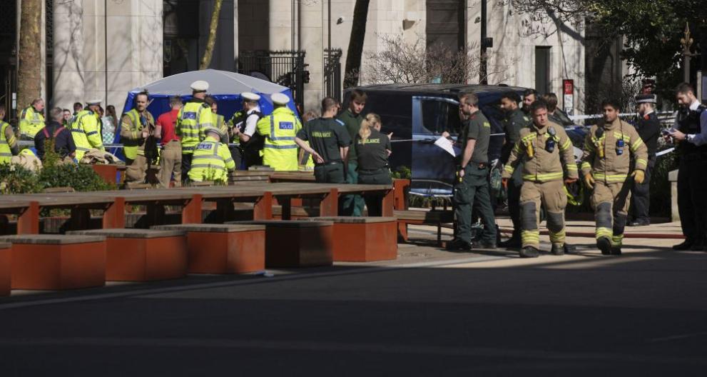 Жена е починала, след като ван се е врязал в