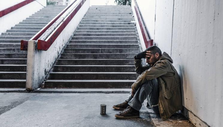 просяк - Aрестуваха руски комик, подиграл се на просещ в метрото инвалид от войната (ВИДЕО)