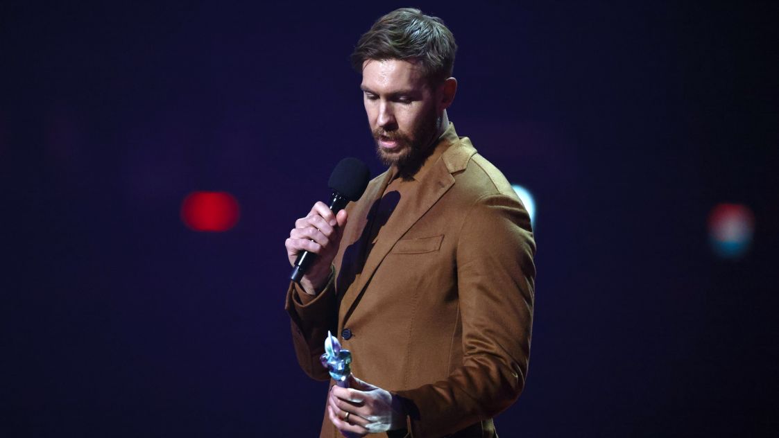 Calvin Harris се завръща като вокалист