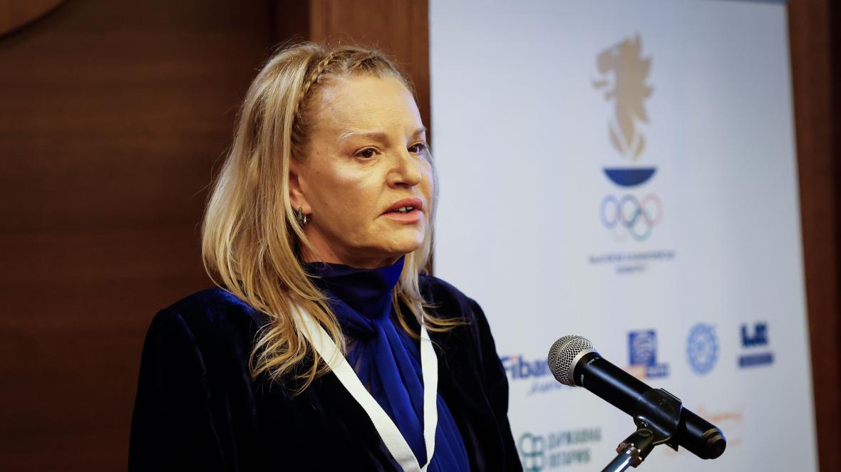 Стефка Костадинова