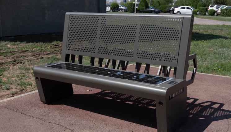 умна пейка - ИНОВАЦИИ! Монтират „умни“ пейки във Варненско