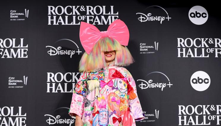 сия - ПАРИ КАТО ВЕСТНИЦИ... Бившият на Сия иска над $250 000 месечна издръжка от нея