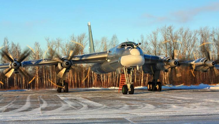 Ту 95 - Удариха летището със стратегически бомбардировачи Ту-95 в Енгелс (ВИДЕО+СНИМКИ)