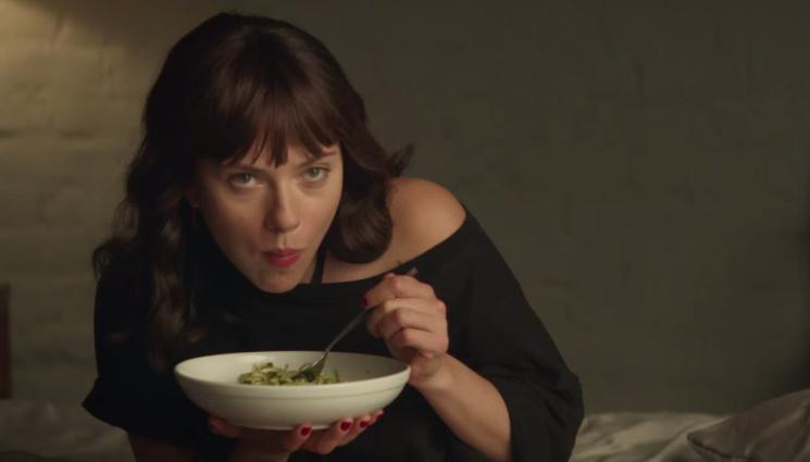 в кухнята на - ЗЛАТНО ВРЕМЕ: В кухнята на филма „Готвачът“: Скарлет Йохансон набива спагети с чесън (РЕЦЕПТА)