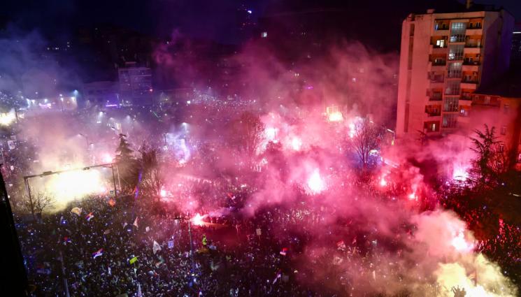 протест Сърбия Белград - СЪРБИЯ е в необявено извънредно положение!