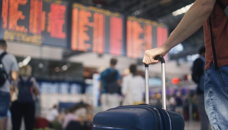 летище - СКАНДАЛЪТ НА ЛЕТИЩЕТО: Глобяват оператора заради унижениe над пътничка!  (ВИДЕО)