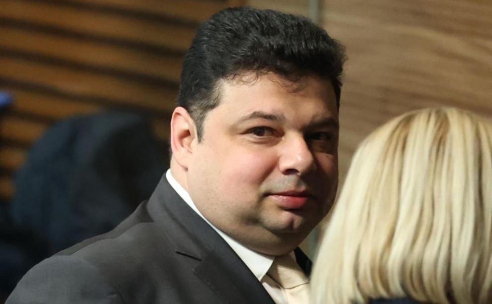 Категорично не съм обвързан с определени партии и личности. Не