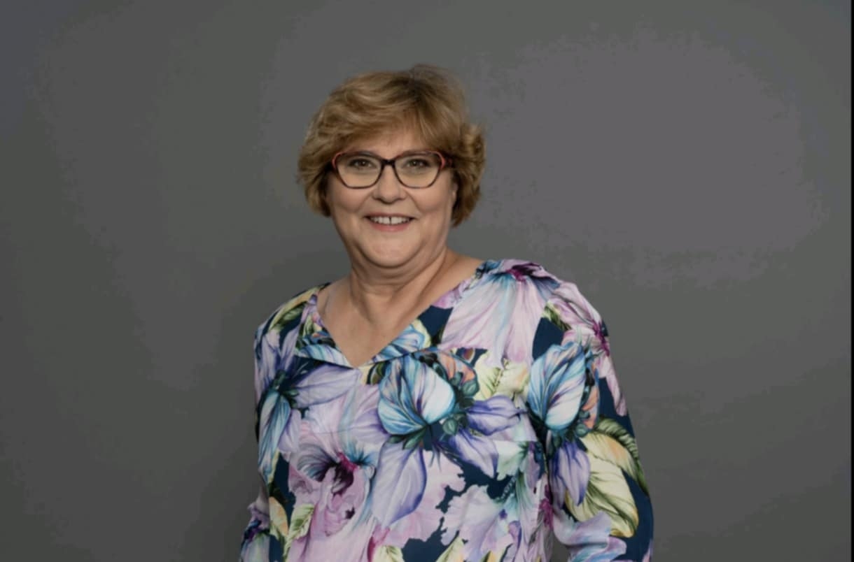 Венелина Николова