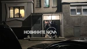 Мъж се барикадира в дома си в Казанлък  На място пристигна полицейски спецотряд Според информация