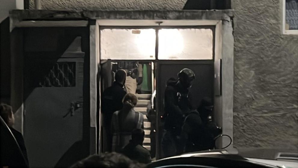 Психично болен мъж се барикадира в дома си в Казанлък.Заради