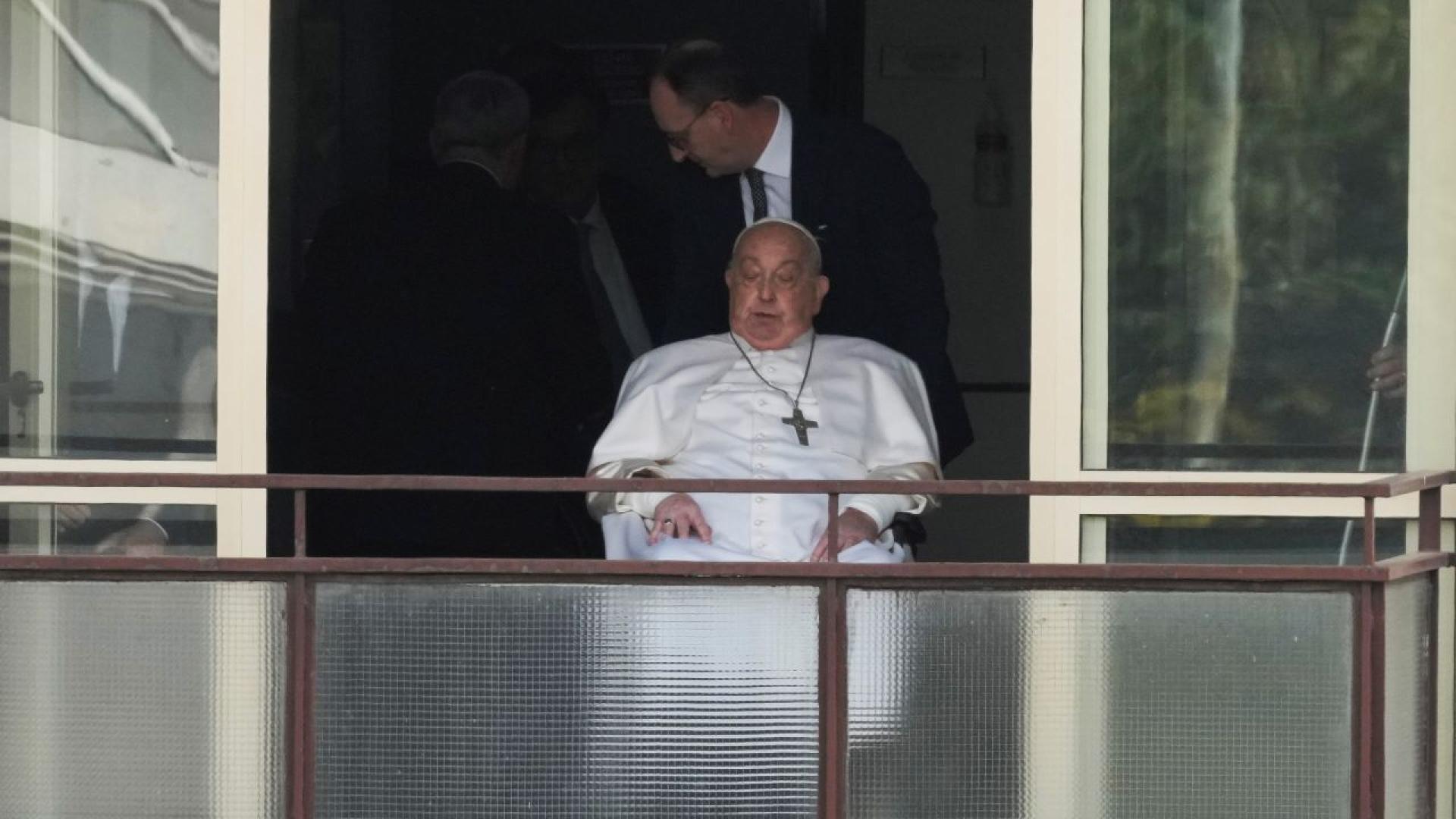 Папата направи първата си публична поява днес за първи път