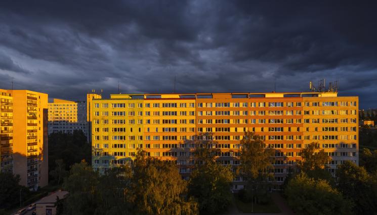 блок - УЖАСЯВАЩО! Фасадна плоча падна от жилищен блок