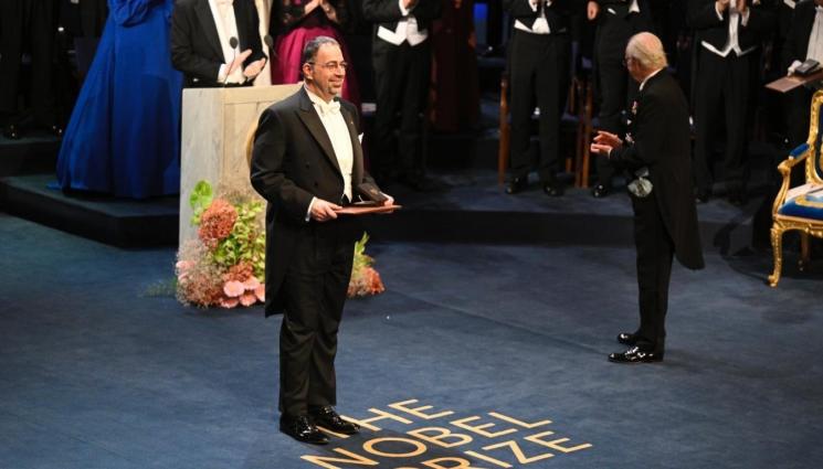 иж9 - Нобелов лауреат изнася публична лекция у нас