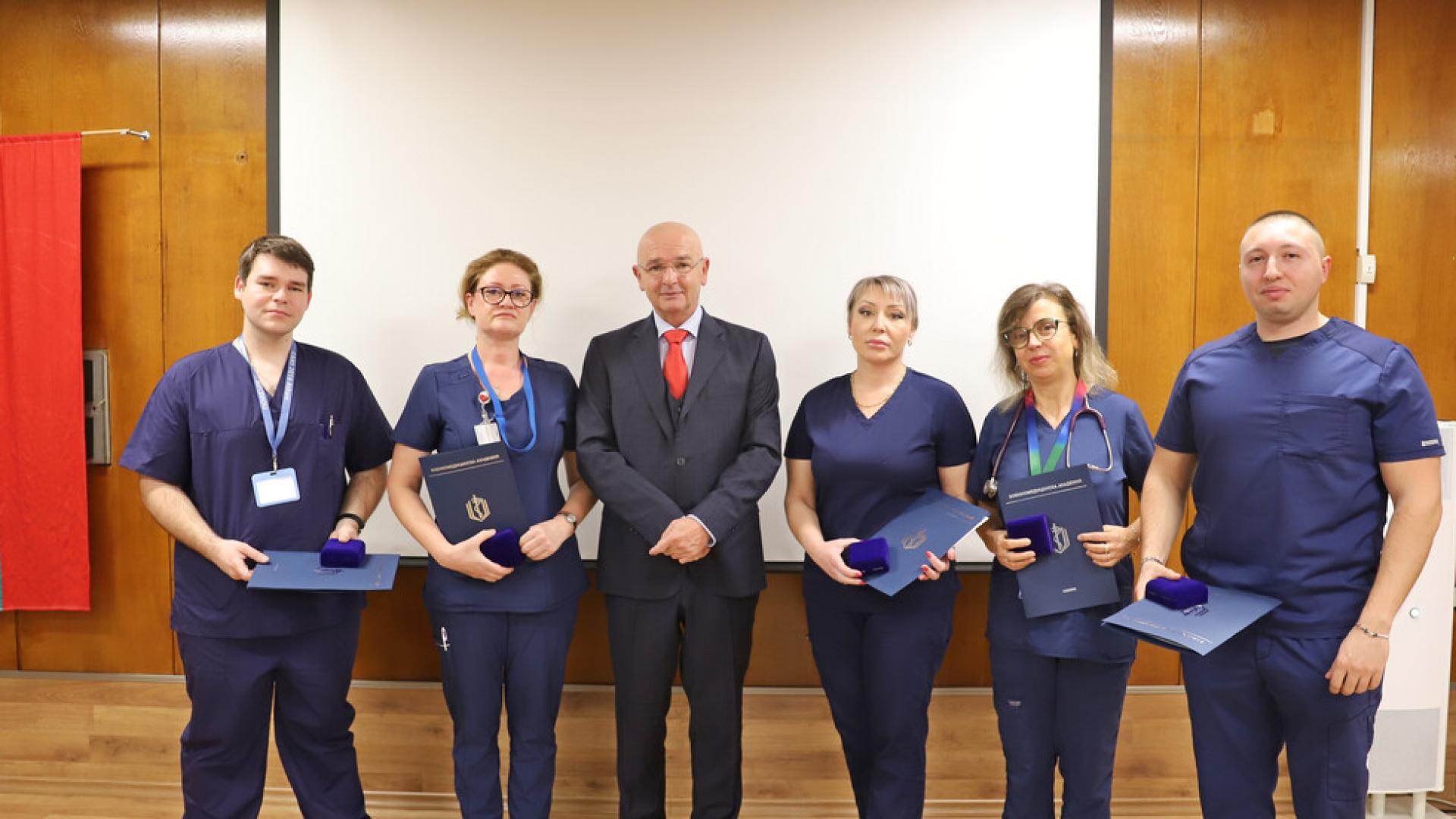 Специалистите от Военномедицинска академия които участваха в авиомедицинската евакуация на