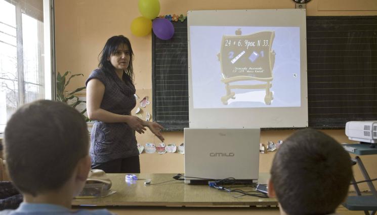 училище - BIG BROTHER В ДЕЙСТВИЕ: Затягат охраната в училищата!