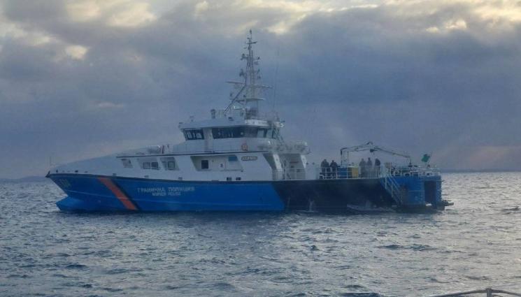 кораб гранична полиция Балчик - Граничният кораб „Балчик“ спря 500 мигранти и спаси 44 бедстващи