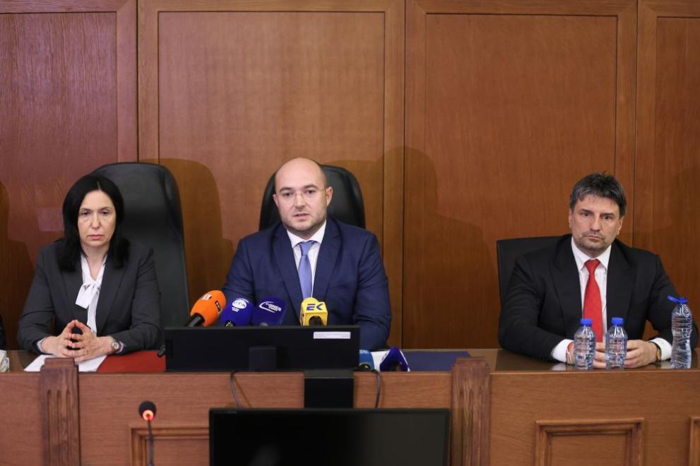 От името на държавата обявяваме война на имотната мафия -