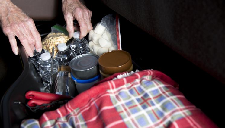 комплект за оцеляване - ПОНЕ ЗА ТРИ ДНИ: Всеки европейски гражданин с комплект за оцеляване при бедствия