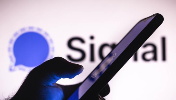 сигнал - ХАЙ-ТЕК: Топ политици от цял свят си шушукат в Сигнал