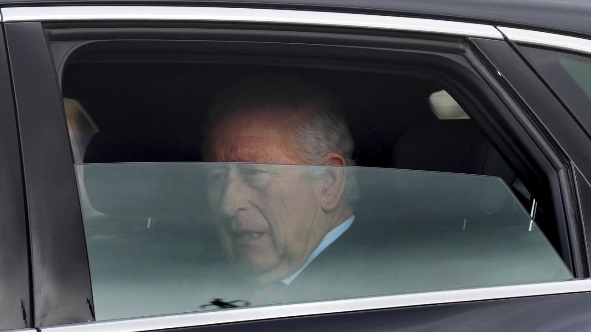 Британският крал Чарлз III който бе изписан след кратък престой в болница