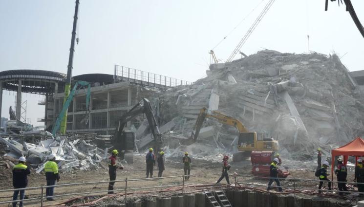 Банкок - ЧУДО! Откриха оцелели под срутилия се небостъргач в Банкок