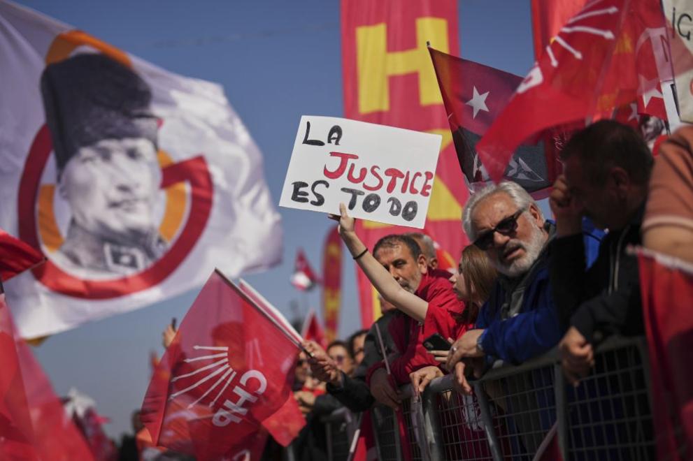 Масови протести в Истанбул срещу ареста на кмета на града