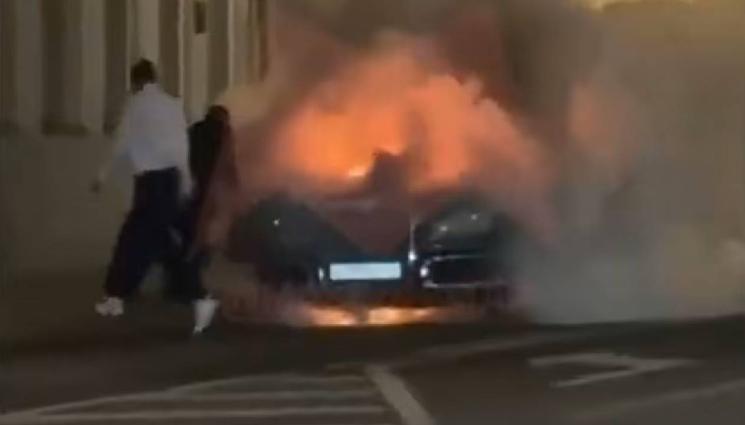 d - Лимузина Aurus Senat от кортежа на Путин се взриви в Москва! (ВИДЕО)