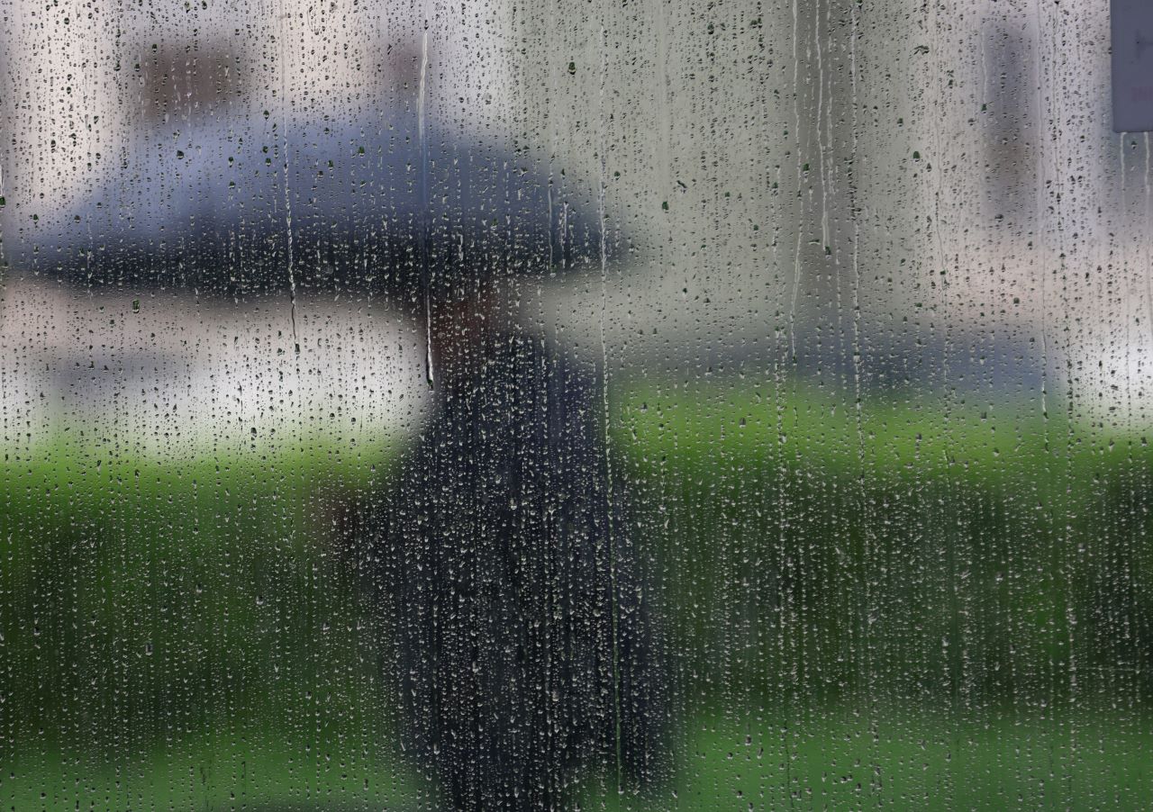 Хаос и трафик след кратък проливен дъжд във Варна