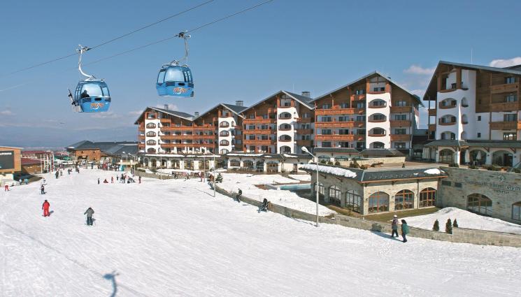 банско - Ски зоната над Банско радва туристите още две седмици