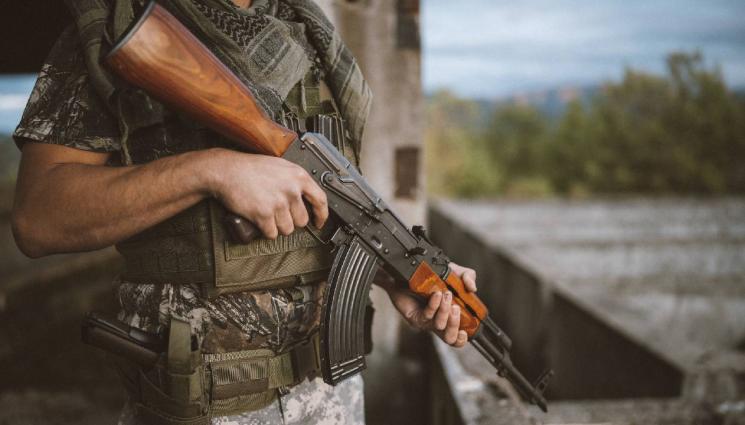 AK 47 - ХАМАС ОТВРЪЩА НА УДАРА: Всеки, който може да носи оръжие, да се бори срещу изселването на палестинците!