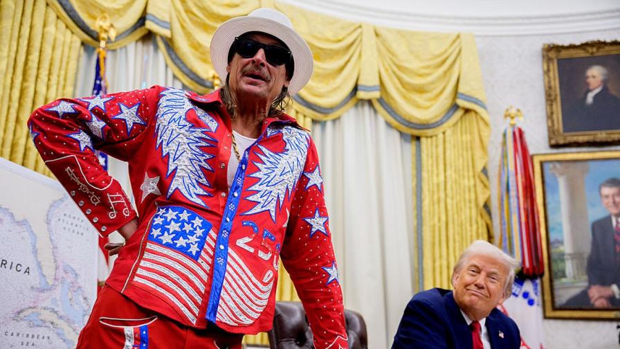 <p>Разследват мистериозен хеликоптер над имението на Кид Рок</p>